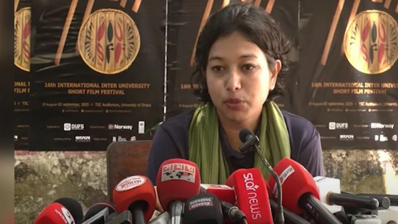 ভাঙা কাঁচের ছবি নিয়ে ব্যাখ্যা দিলেন ডাকসু নির্বাচনের প্রার্থী ফাহমিদা