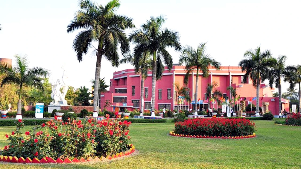 বহিরাগত হামলাকারীদের বিষয়ে যা বলল বাকৃবি প্রশাসন