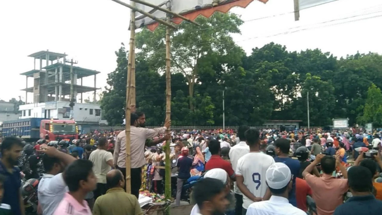উত্তরা ইপিজেডে কারখানা বন্ধের জেরে সংঘর্ষ, শ্রমিক নিহত