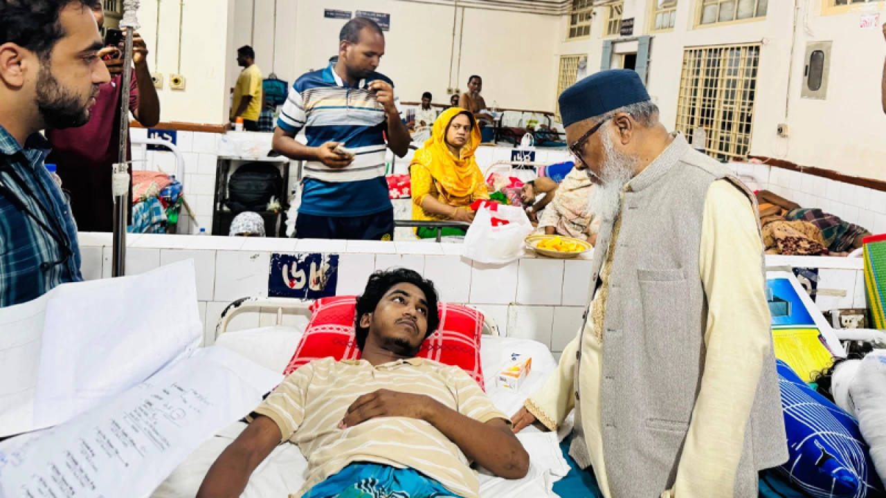 আহত শিক্ষার্থীদের চিকিৎসার খোঁজ নিতে রাতে চমেকে ধর্ম উপদেষ্টা 