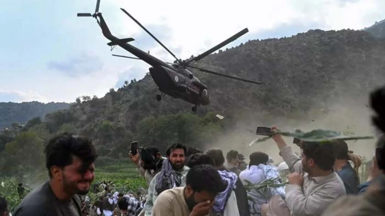 নিহত বেড়ে ৯০০, জীবিতদের সন্ধানে উদ্ধারকর্মীরা