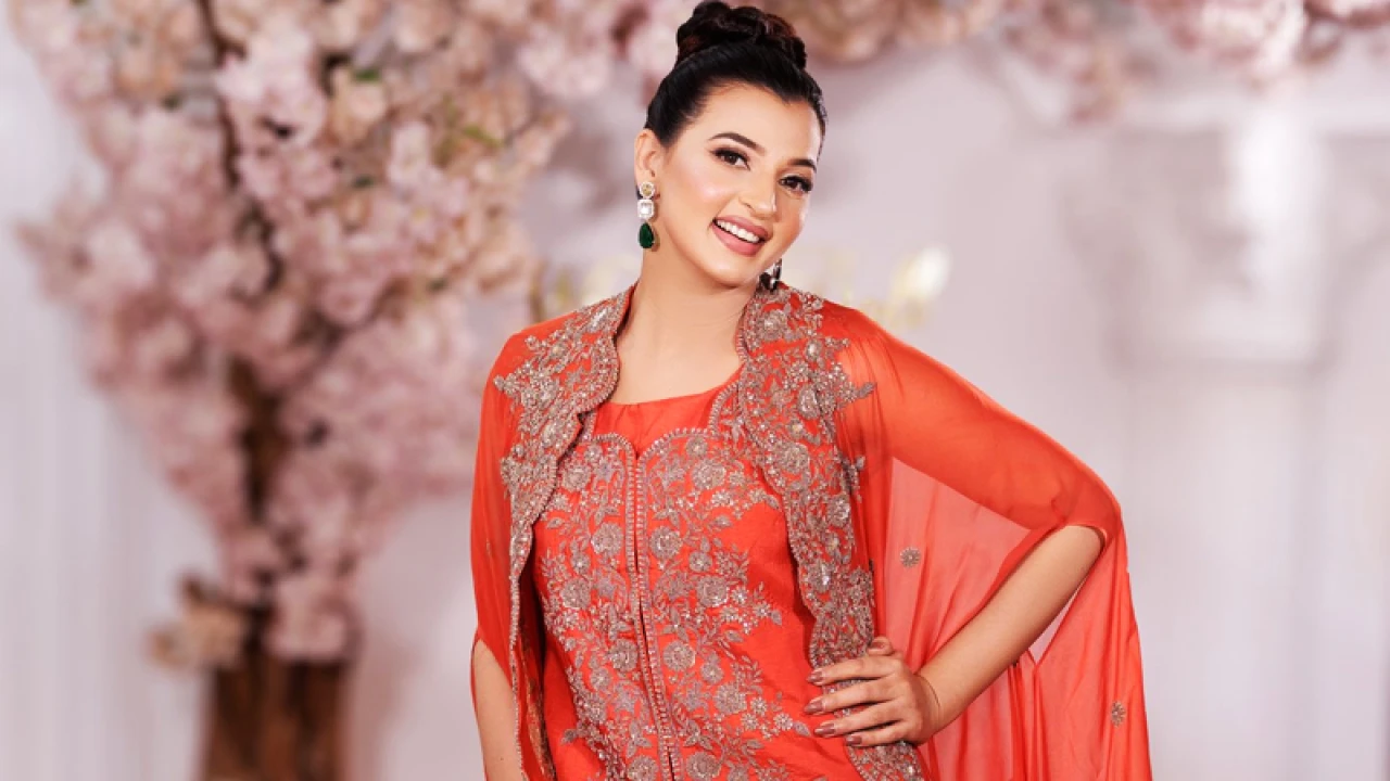 ভালো মেয়েদের জন্য এই রঙিন জীবন না: বর্ষা