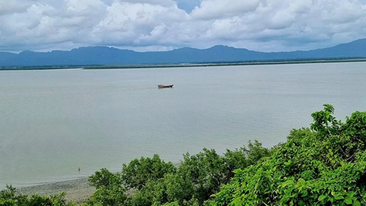 নাফ নদ থেকে যুবকের মরদেহ উদ্ধার