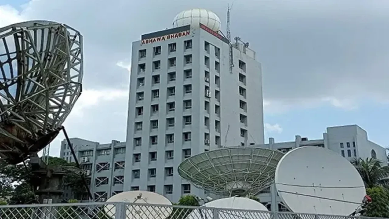 ঢাকায় বৃষ্টির পূর্বাভাস, তাপমাত্রা অপরিবর্তিত থাকবে