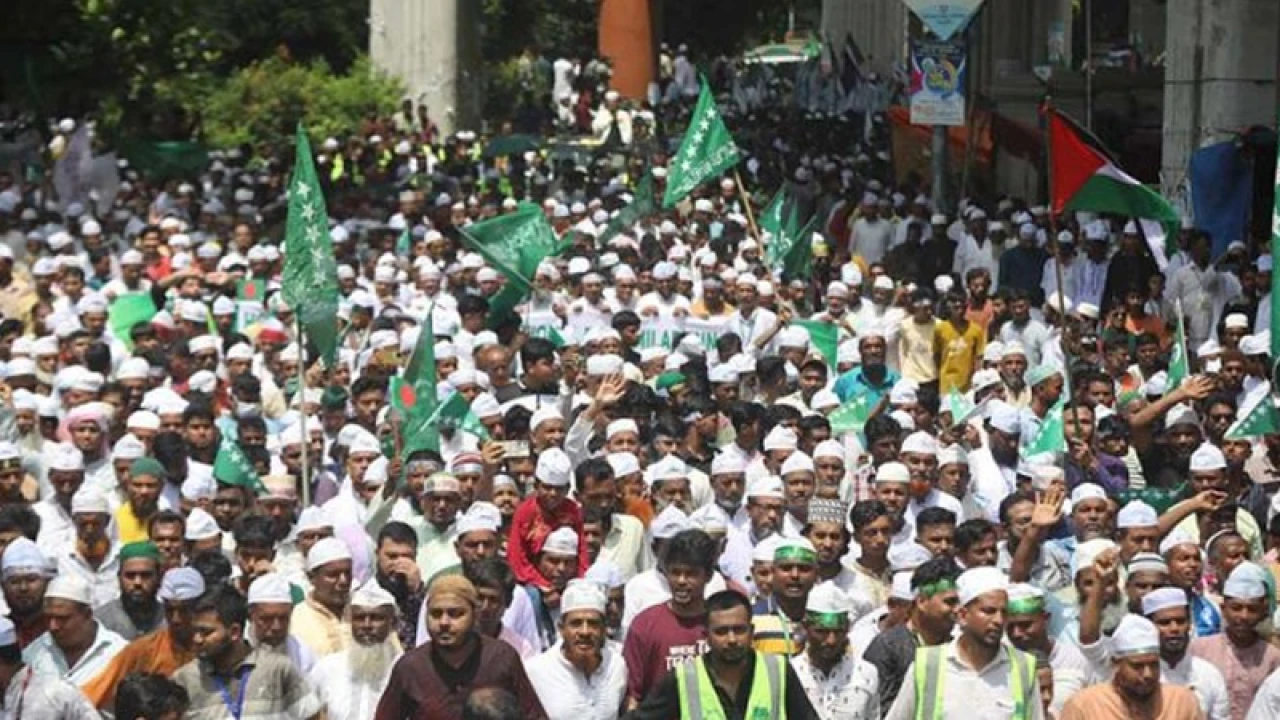 রাজধানীতে জশনে জুলুসে মানুষের ঢল