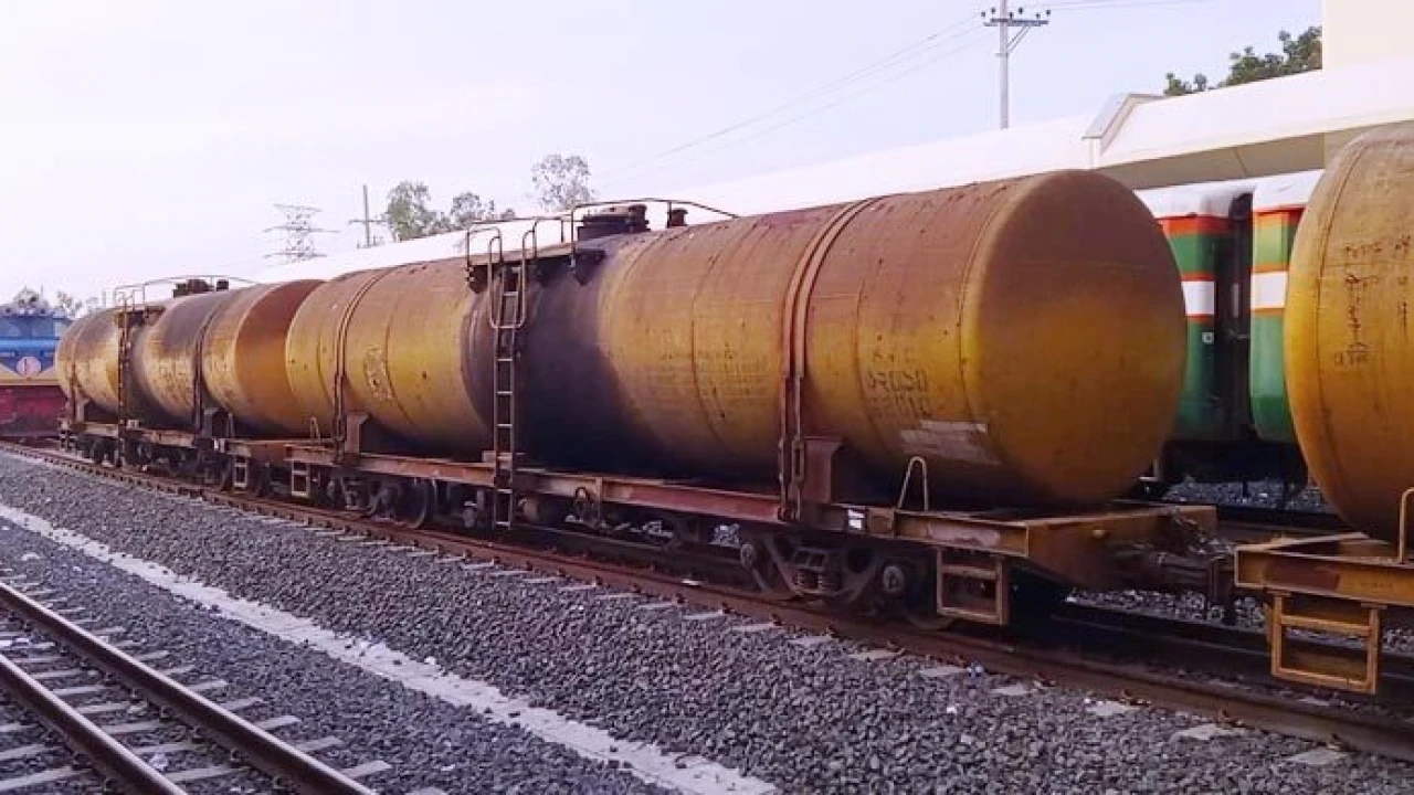 ৩ ঘণ্টা পর ঢাকার সঙ্গে উত্তরবঙ্গের ট্রেন চলাচল স্বাভাবিক