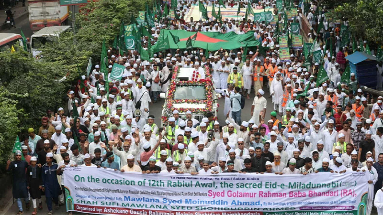 ঈদে মিলাদুন্নবীতে আশেকানে গাউছিয়া রাহমানিয়া মঈনিয়া সহিদীয়ার র‍্যালি