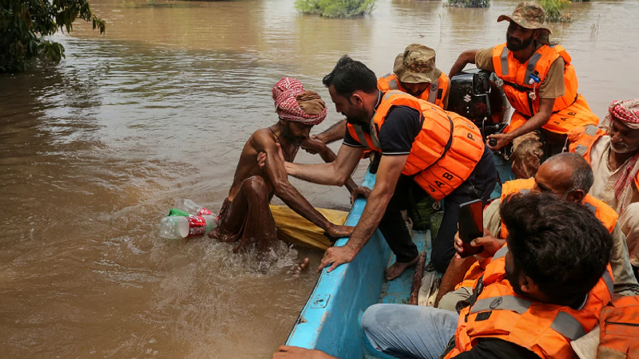 বন্যার্তদের উদ্ধারে গিয়ে ডুবে গেল নৌকা, নিহত ৫