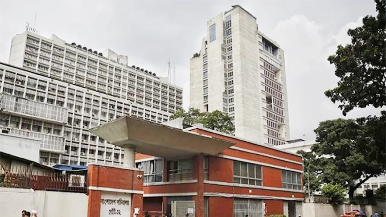 প্রশাসনের শীর্ষপদে গুরুত্ব পাচ্ছে ব্যক্তিগত পছন্দ