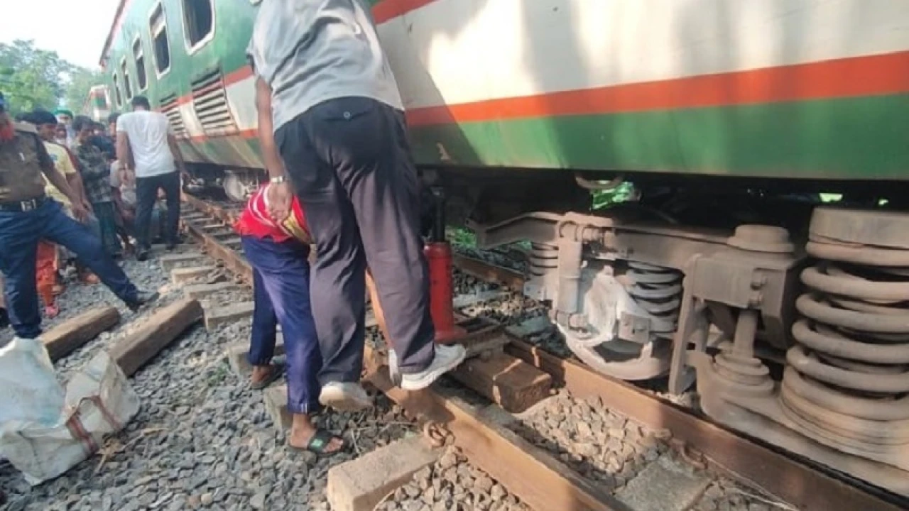জয়পুরহাটে কুড়িগ্রাম এক্সপ্রেসের বগি লাইনচ্যুত 