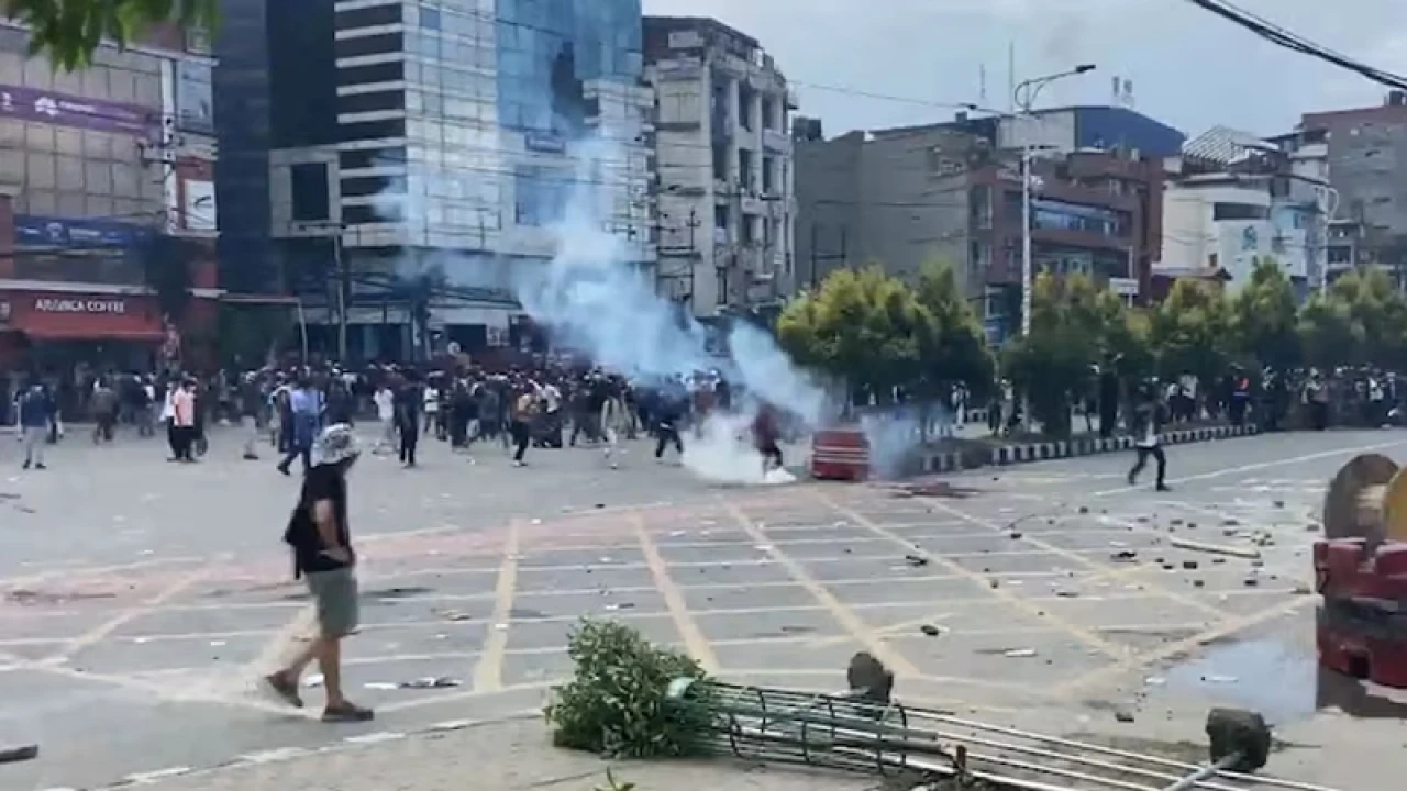 নেপালে বিক্ষোভ দমাতে সেনা মোতায়েন, নিহত ৬