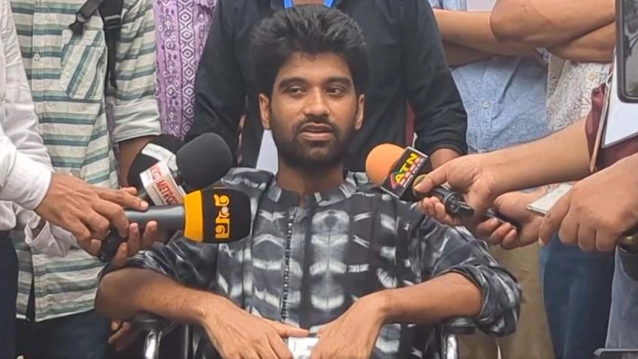 হুইলচেয়ারে ভোটকেন্দ্রে মেঘমল্লার বসু, বললেন ‘পরিস্থিতি শান্তিপূর্ণ’ (ভিডিও)