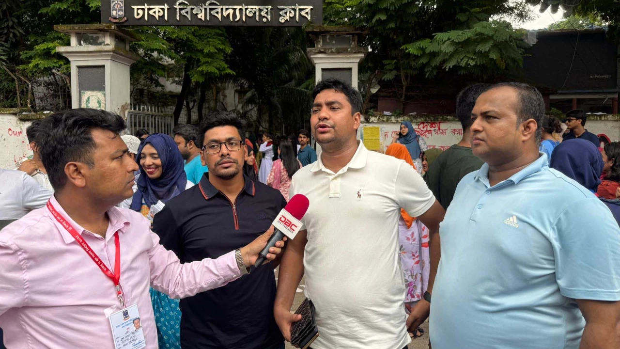 ঢাবির কিছু শিক্ষক শিবিরের ভাষায় কথা বলছেন: নাছির