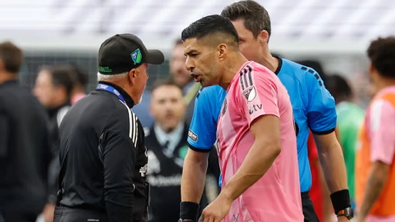 ‘থুতুকাণ্ডে’ আরও ৩ ম্যাচ নিষিদ্ধ সুয়ারেজ