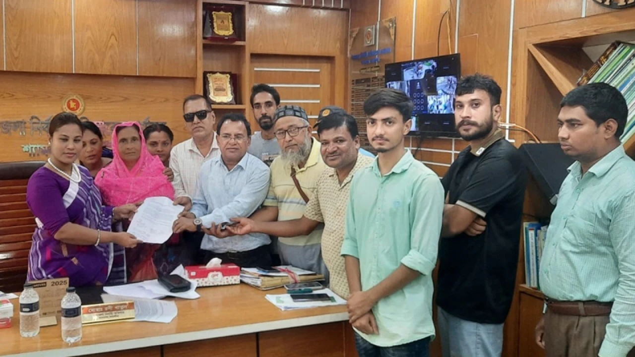 জলাবদ্ধতা নিরসনের দাবিতে শ্যামনগরে প্রশাসনকে স্মারকলিপি  