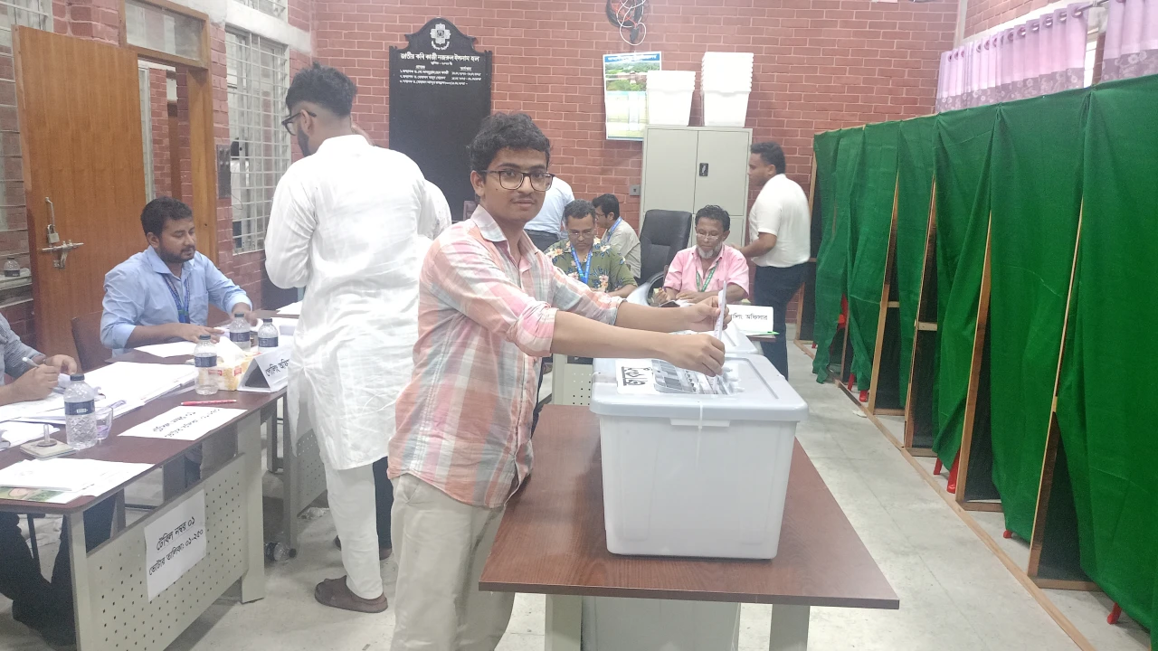 জাকসুর ভোট গ্রহণ শেষ