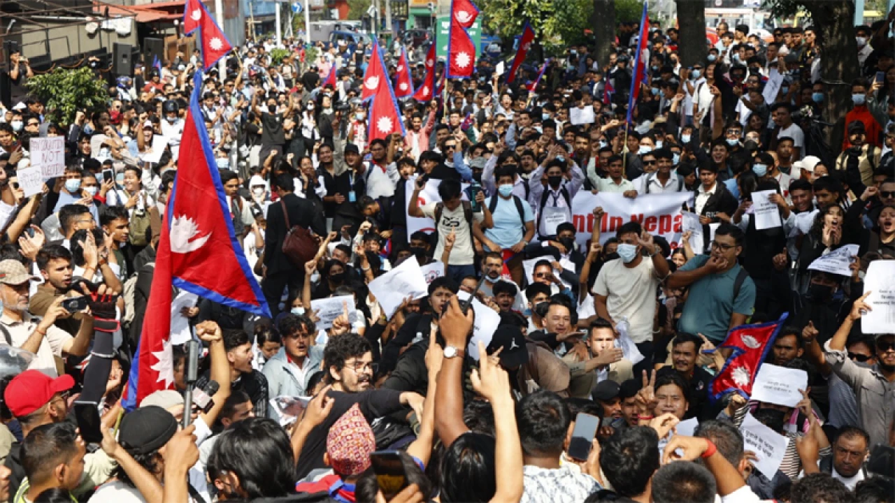 বিক্ষোভকারী-সেনাবাহিনীর  মধ্যে আলোচনা 