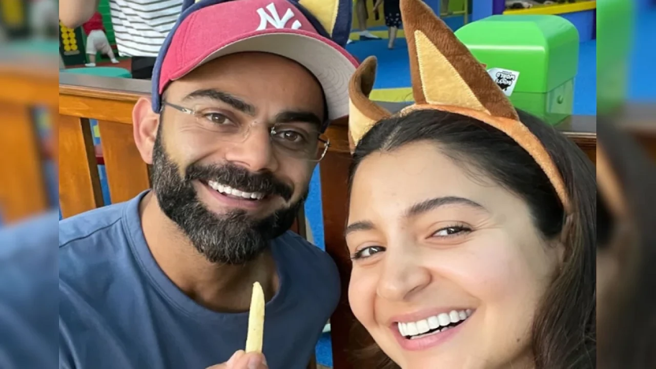 কোহলি-আনুশকাকে বের করে দিয়েছিলেন ক্যাফে কর্মীরা