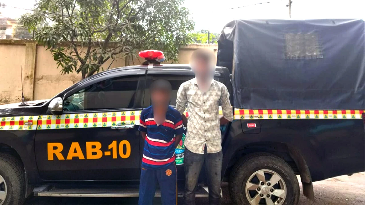 ৫ লক্ষাধিক টাকার গাঁজাসহ গ্রেপ্তার ২