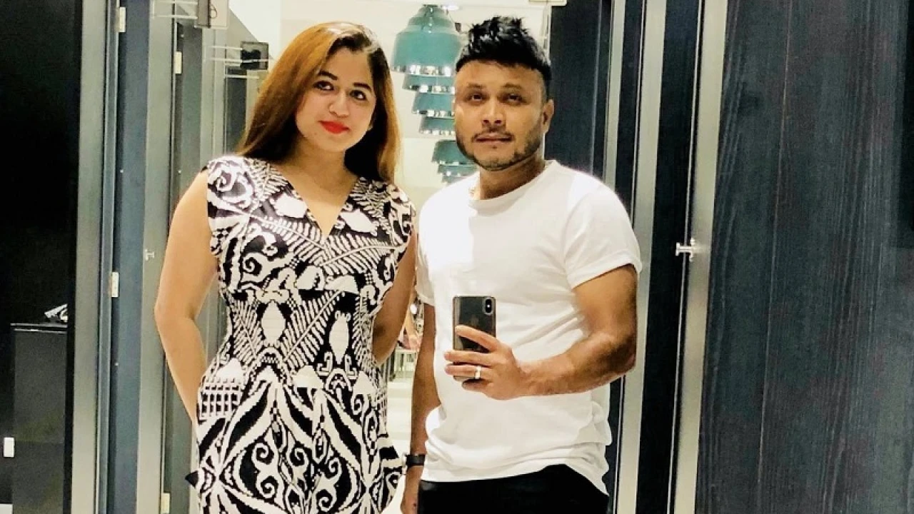 বিদেশ ঘুরে বেড়াচ্ছেন শুভ-অন্তরা