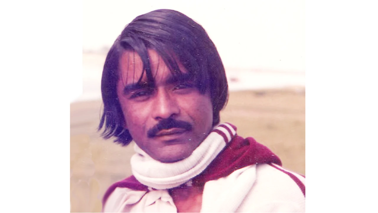 থেমে গেছে প্রাণ বেঁচে আছেন গানে 