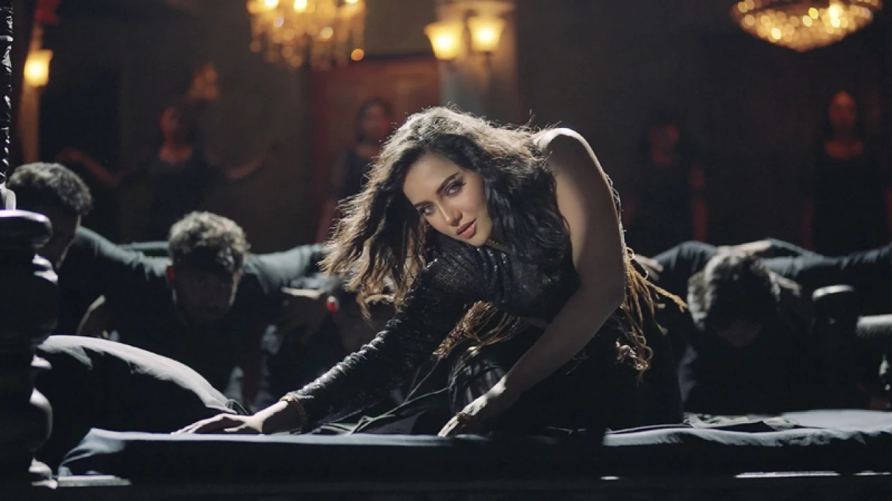 নাচলেন সামিরা মাহি