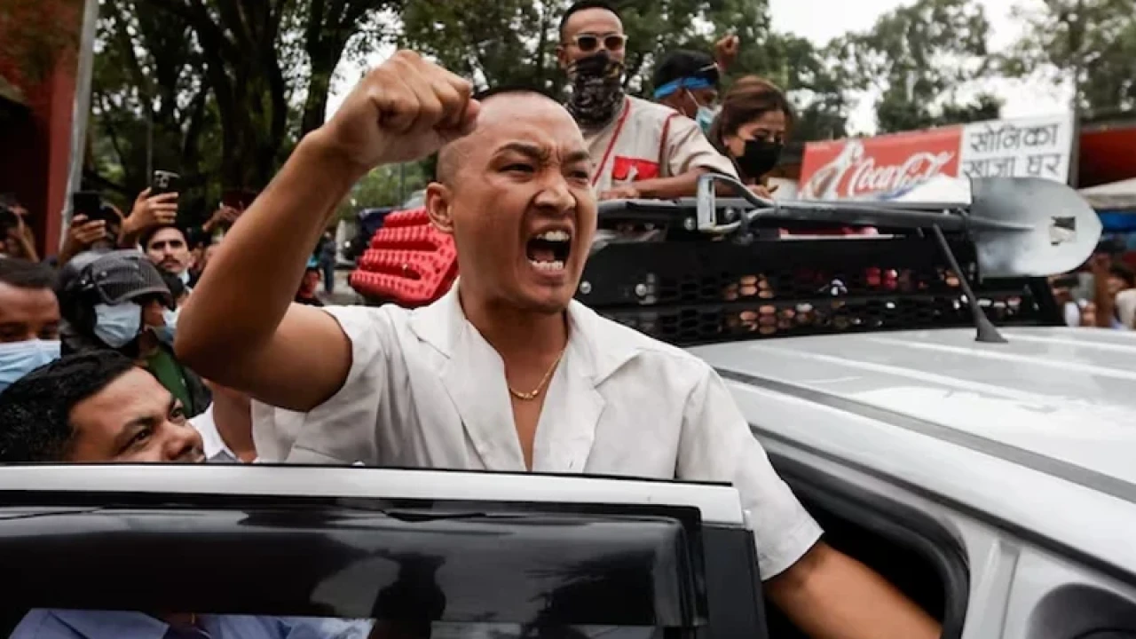 নেপালে বিক্ষোভের নেতৃত্ব দেওয়া কে এই তরুণ