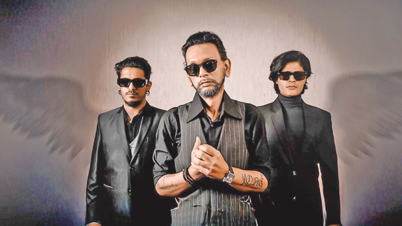 শুরু হচ্ছে অর্থহীনের বিদেশযাত্রা