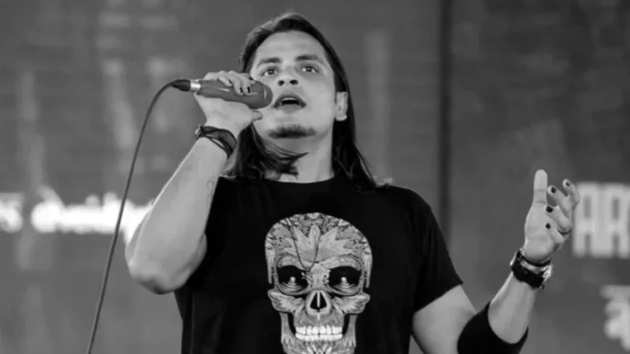 সংগীতশিল্পী দীপ মারা গেছেন