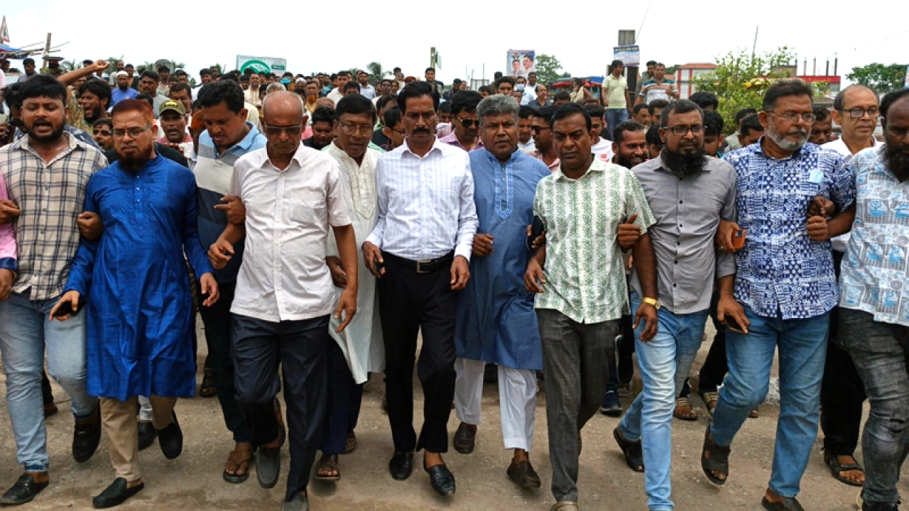 জেলা প্রশাসকের আশ্বাসে আন্দোলন স্থগিত