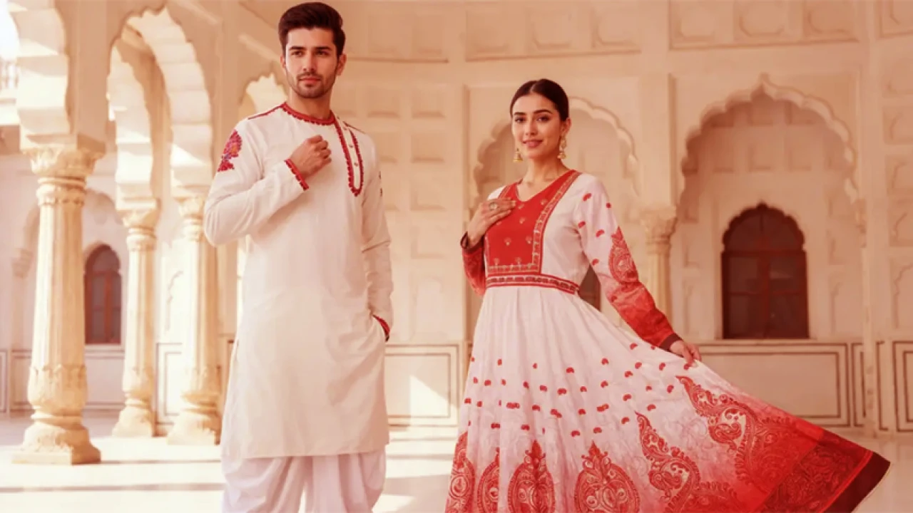 পূজার আনন্দে রঙিন পোশাক