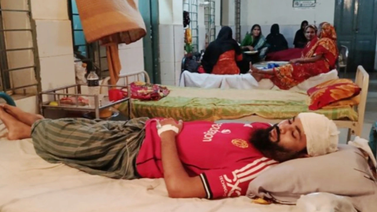 আসামি ধরতে গিয়ে হামলার শিকার পুলিশ, গ্রেপ্তার ২