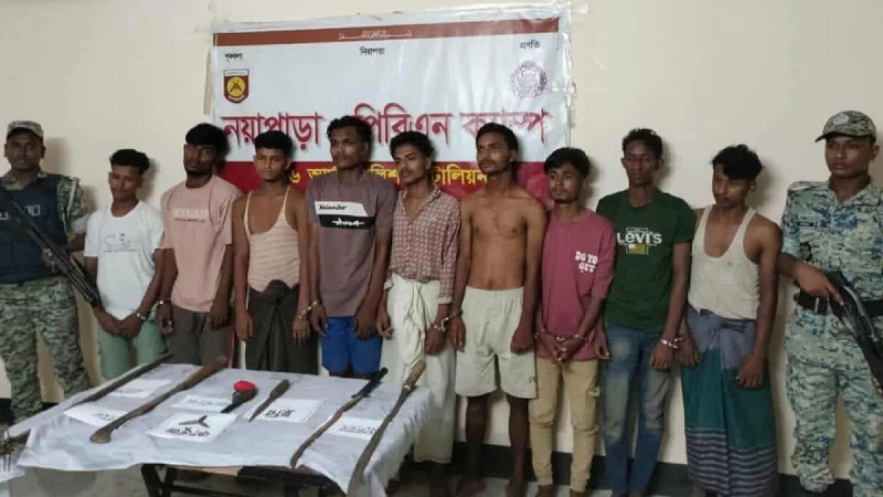 রোহিঙ্গা ক্যাম্পে পুলিশকে লক্ষ্য করে গুলিবর্ষণ, আটক ১১