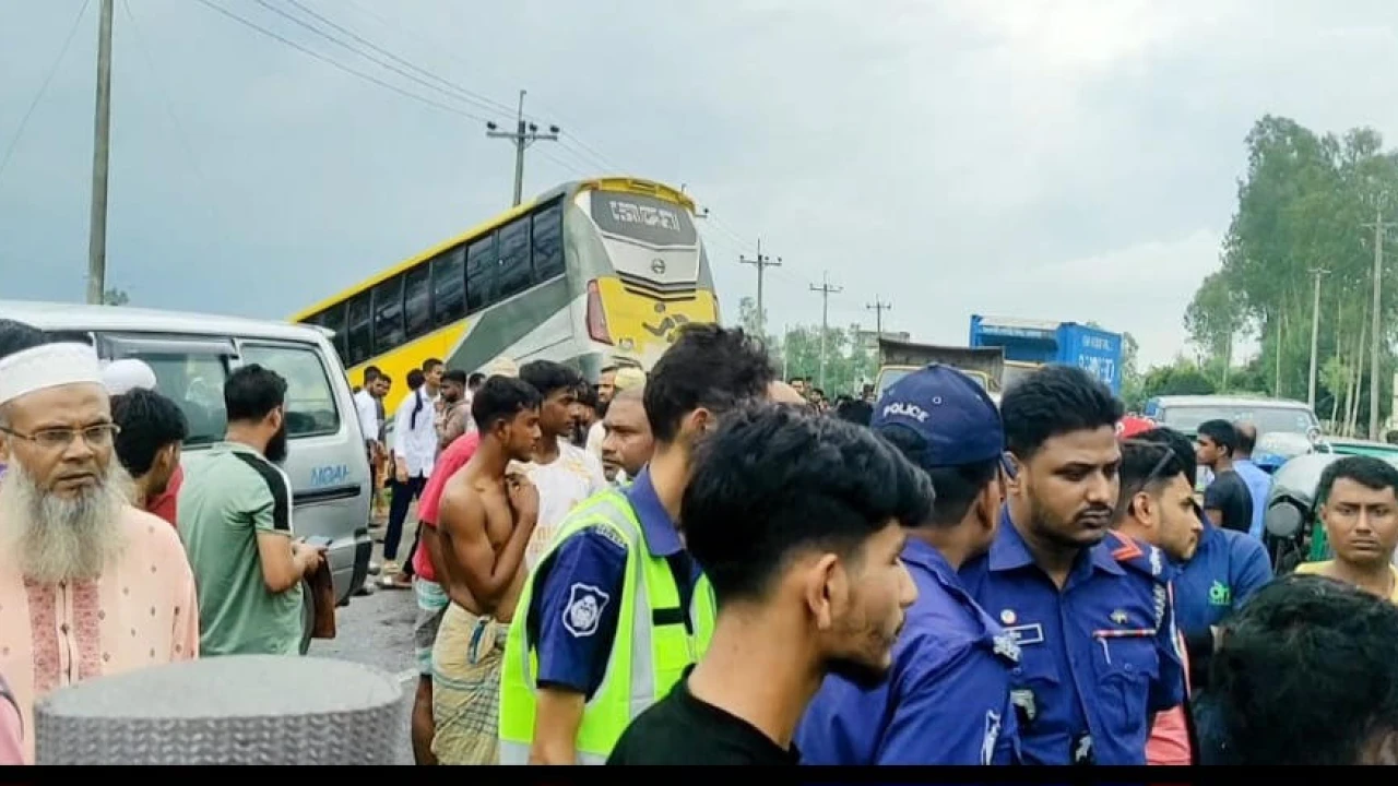 হবিগঞ্জে বাসচাপায় মা-ছেলে নিহত