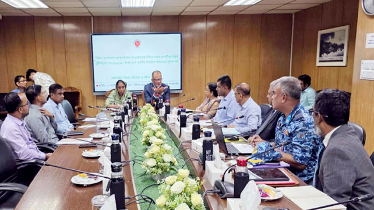 উড়োজাহাজে যান্ত্রিক ত্রুটি নিরসনে কঠোর হওয়ার নির্দেশ বিমান উপদেষ্টার 