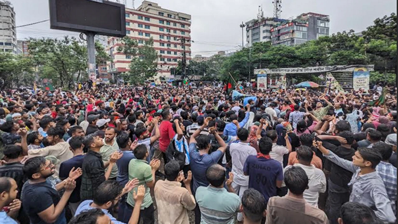 রাজপথে শক্তি প্রদর্শনে অস্থিরতার আশঙ্কা