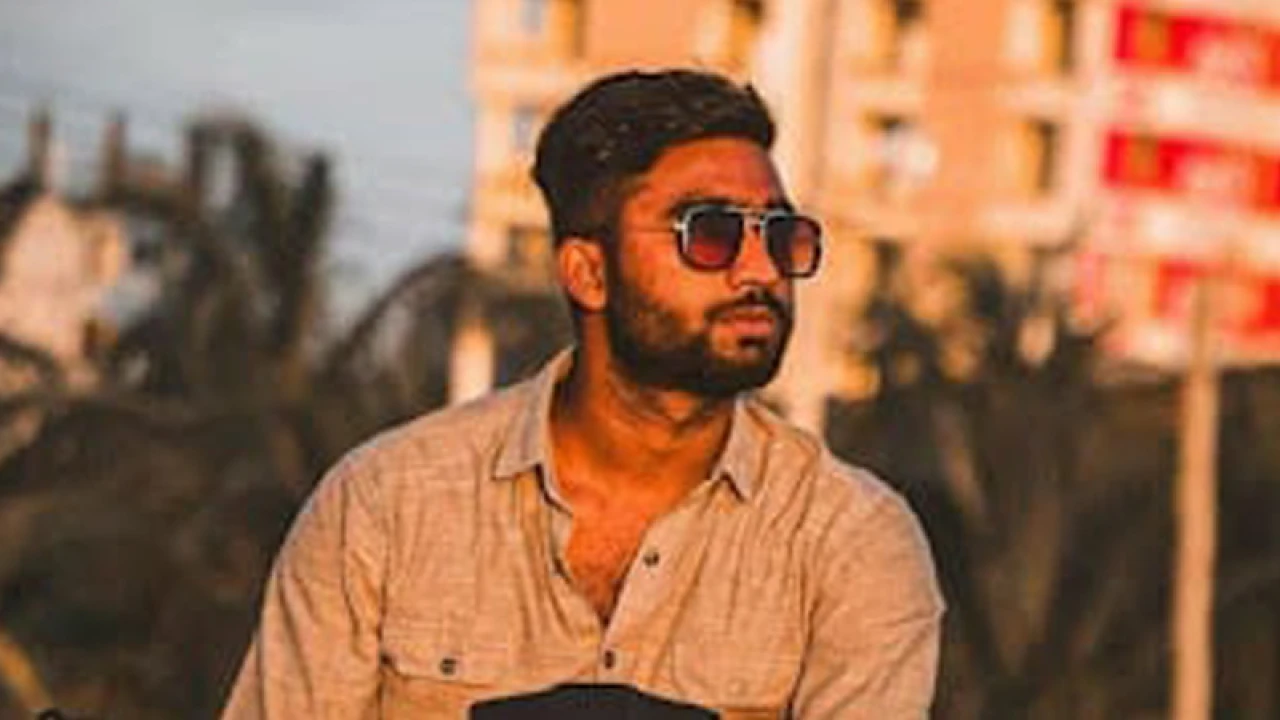 পূজার কেনাকাটার টাকা না পেয়ে যুবকের আত্মহত্যা