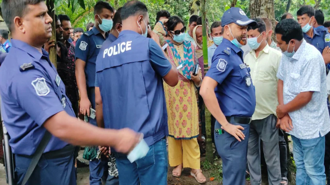 কবর থেকে শিশুর লাশ উত্তোলন, প্রতিবেশির বিরুদ্ধে হত্যার অভিযোগ