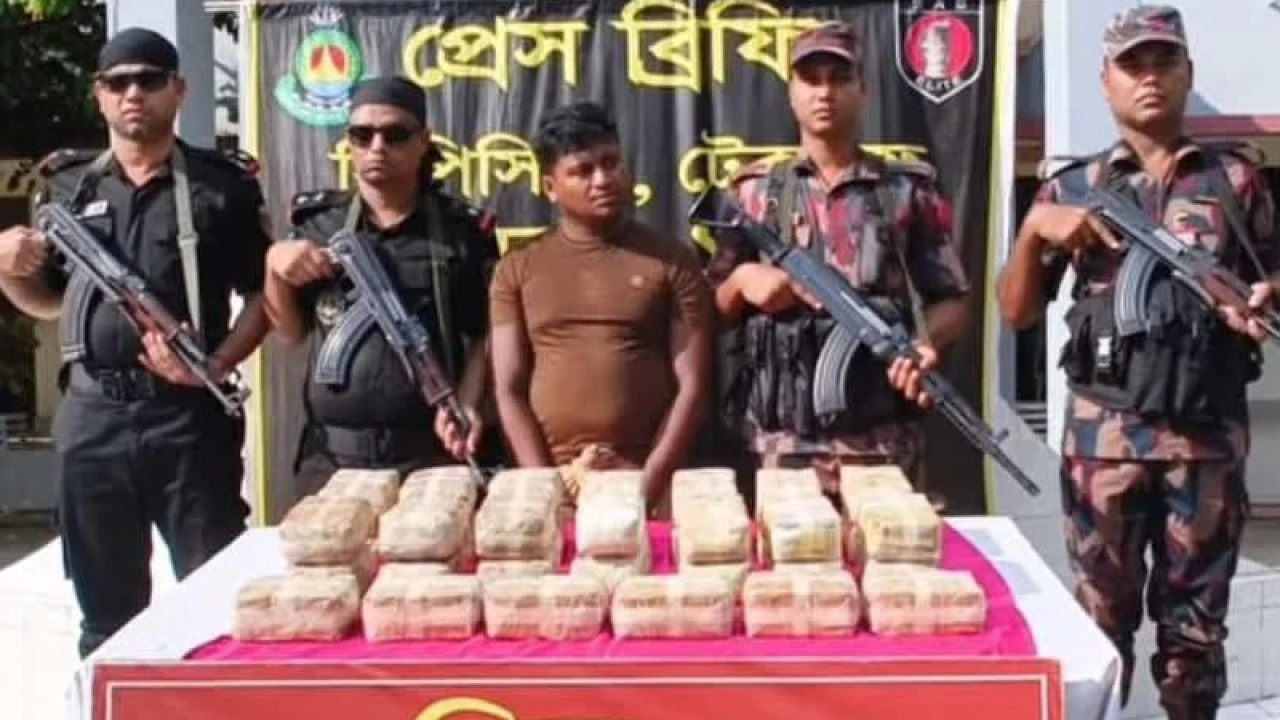 সাড়ে ৩ লাখ ইয়াবাসহ রোহিঙ্গা আটক