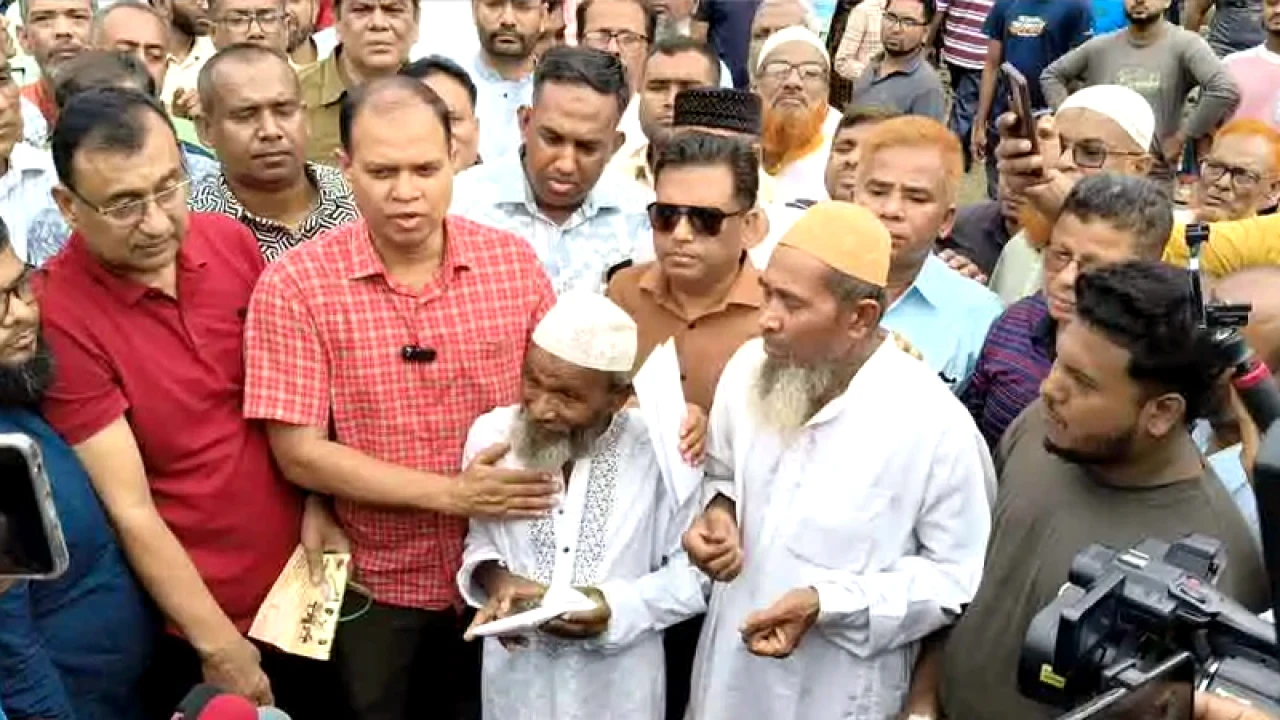 আগুনে ক্ষতিগ্রস্ত তিন পরিবারের পাশে তারেক রহমান