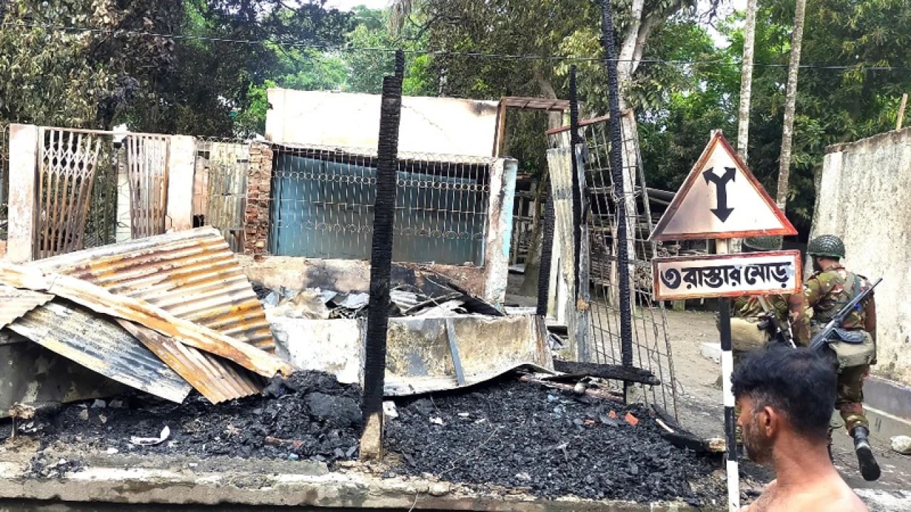 মহানবী (সা.)-কে কটূক্তির জেরে মাজারে হামলা, বাড়িতে আগুন