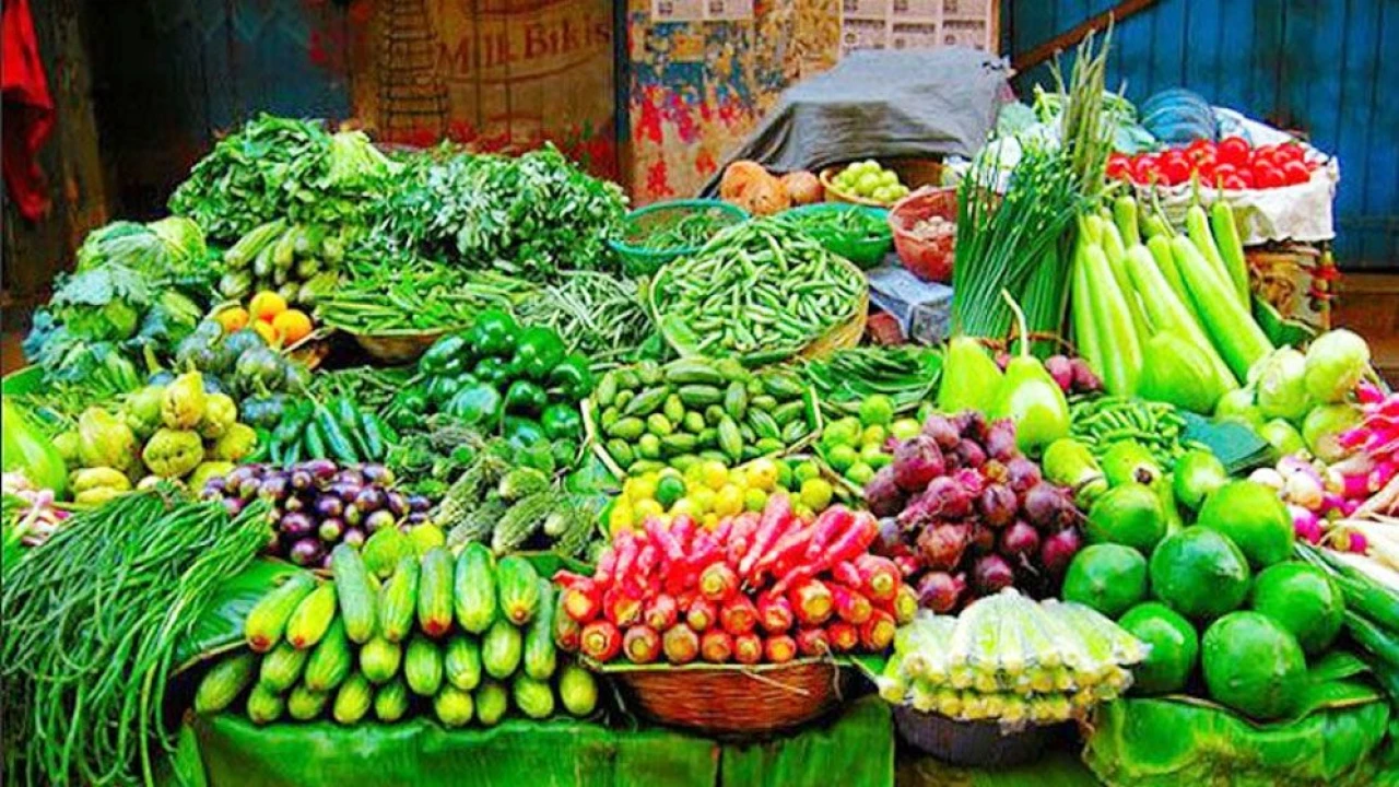 চালের দাম কমলেও স্বস্তি নেই সবজির বাজারে