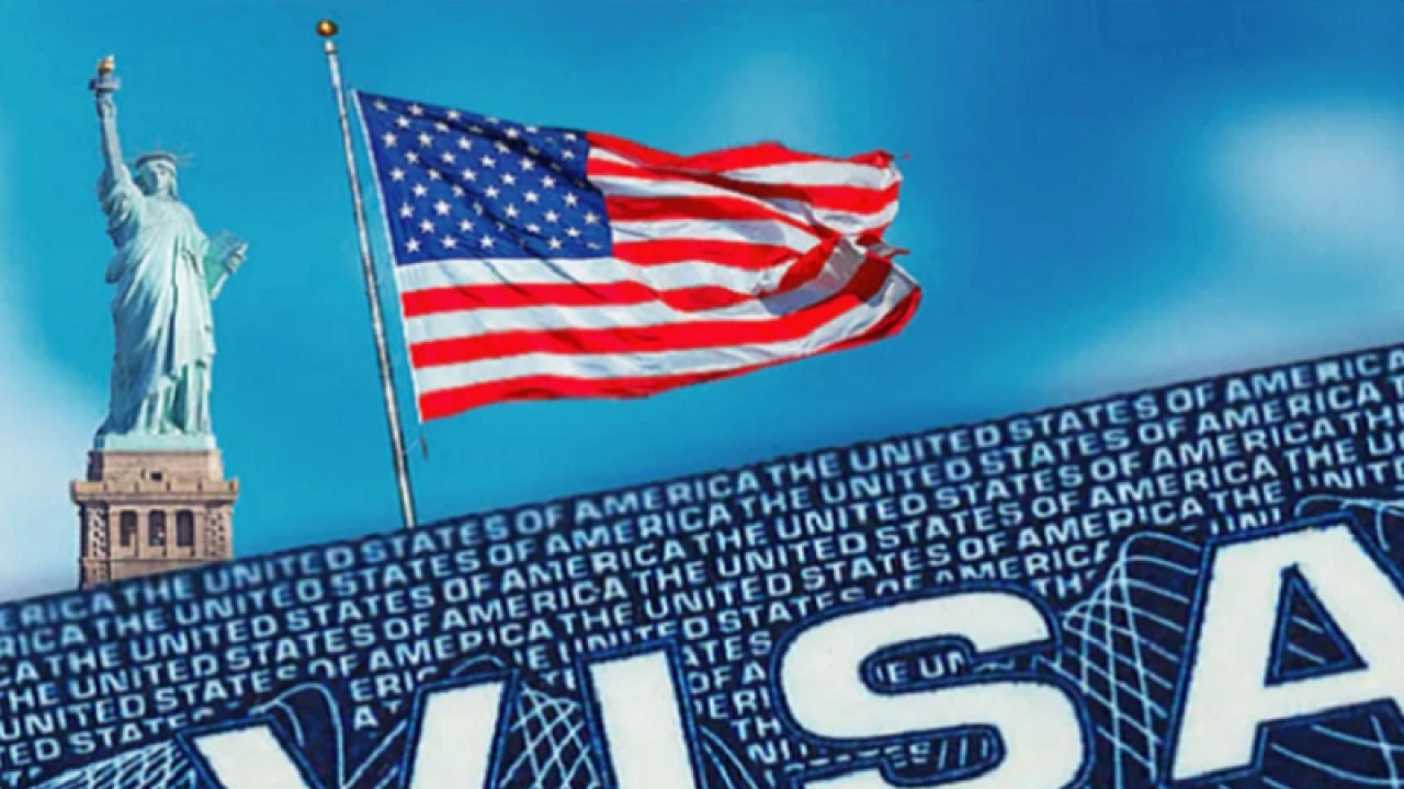 ভিসা ফি ১৫০০ থেকে এক লাখ ডলার করল ট্রাম্প প্রশাসন