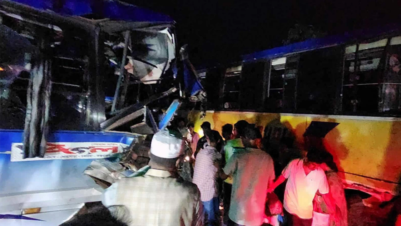 মহাসড়কে দুই বাসের মুখোমুখি সংঘর্ষ, চালক নিহত