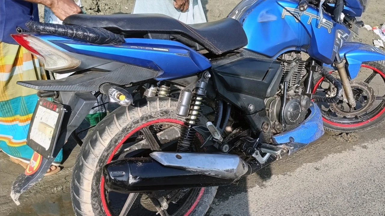 ট্রাকের ধাক্কায় প্রাণ গেল মোটরসাইকেল আরোহীর