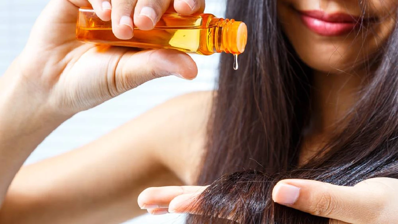 চুলে তেল ব্যবহারের সময় এই ৭ ভুল করছেন না তো?