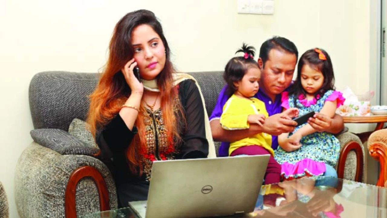 সন্তান-সংসার নাকি ক্যারিয়ার