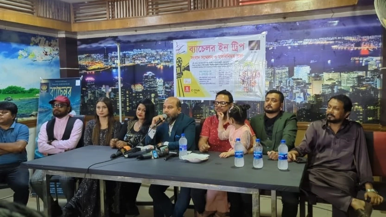 প্রকাশ্যে ট্রেলার, পূজায় মুক্তি পাচ্ছে ‘ব্যাচেলর ইন ট্রিপ’ (ভিডিও)