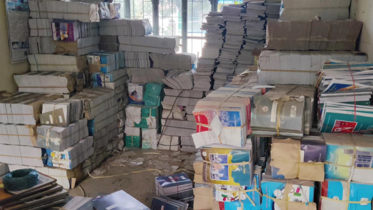 সাতক্ষীরায় সরকারি পাঠ্যবইয়ের বড় অংশ অপচয় হচ্ছে! 