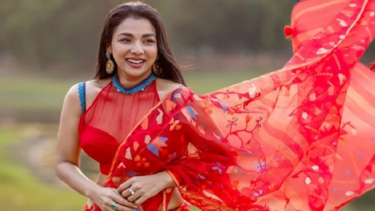 ওয়েবে অভিনয় নিয়ে যা বললেন রুনা খান